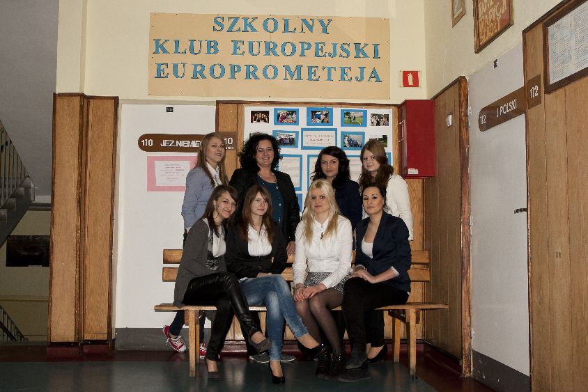 Zdjęcie członków szkolnego Klubu Europejskiego